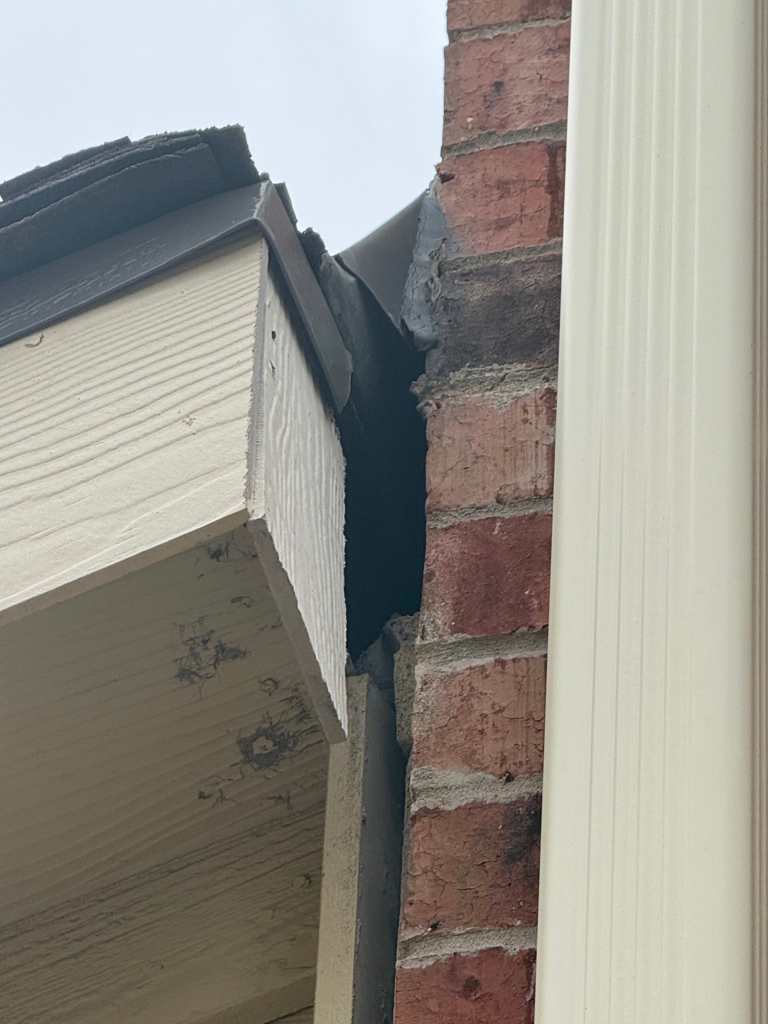 Roofline construction transition on a residential home