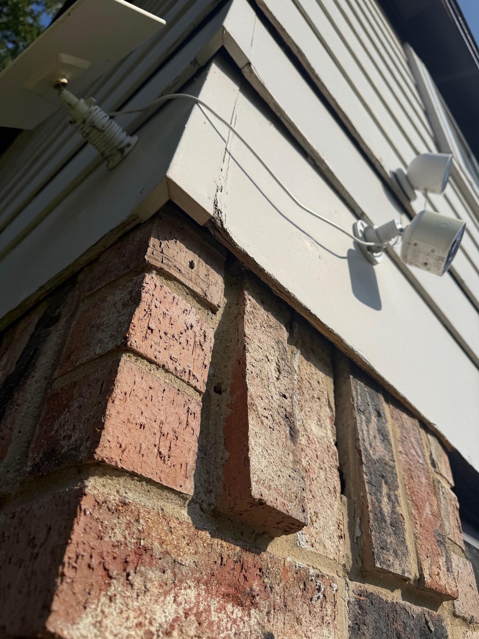 Soffit and fascia transition at a residential roofline